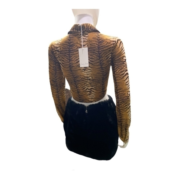 𝅺Emory Park Long Sleeve Cropped Shirt - Picture 2 of 6